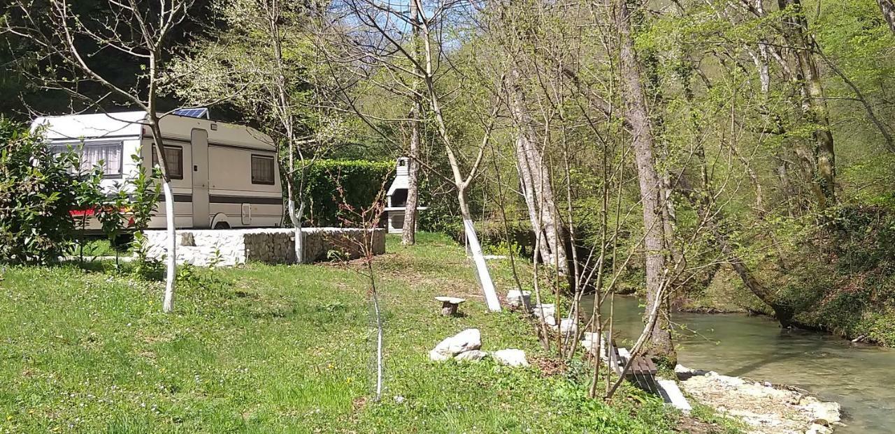 Mobile Home Slapnica U Parku Prirode Zumberak Krasic Экстерьер фото